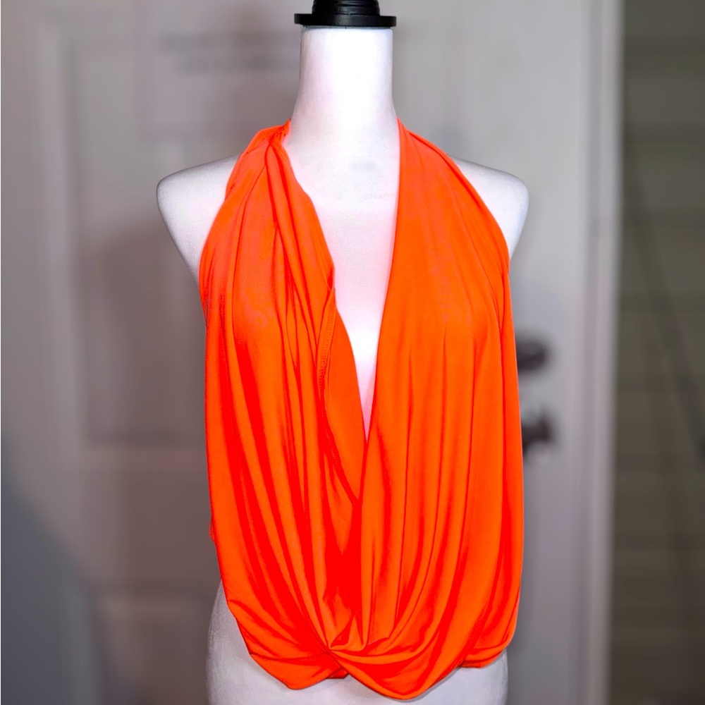 Halter lunge backless top size L new with tags! ❤️